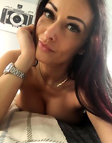 Amateur MILF Private Pics