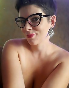 Amateur MILF Private Pics