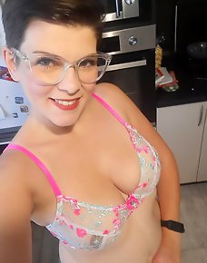 Amateur MILF Private Pics