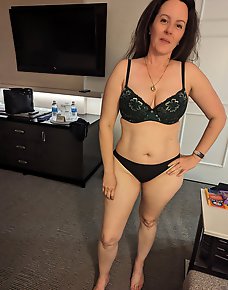 Amateur MILF Private Pics