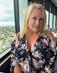Amateur MILF Private Pics