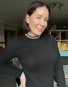 Amateur MILF Private Pics