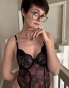 Amateur MILF Private Pics