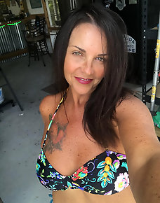 Amateur MILF Private Pics
