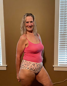 Amateur MILF Private Pics