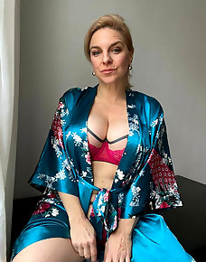 Amateur MILF Private Pics