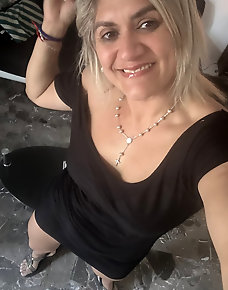 Amateur MILF Private Pics