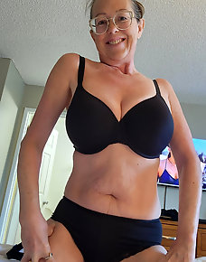 Amateur MILF Private Pics
