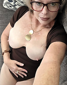 Amateur MILF Private Pics