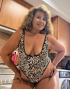 Amateur MILF Private Pics