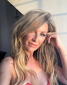 Amateur MILF Private Pics