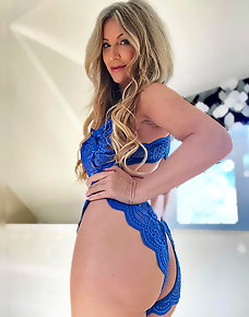 Amateur MILF Private Pics