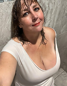 Amateur MILF Private Pics