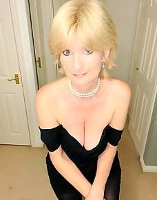 Amateur MILF Private Pics