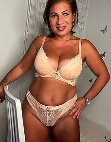 Amateur MILF Private Pics