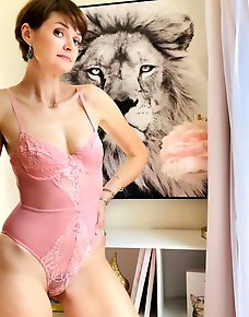 Amateur MILF Private Pics