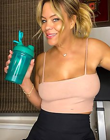 Amateur MILF Private Pics