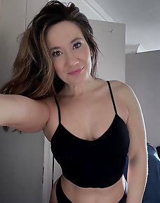 Amateur MILF Private Pics