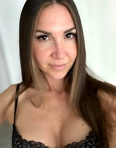 Amateur MILF Private Pics