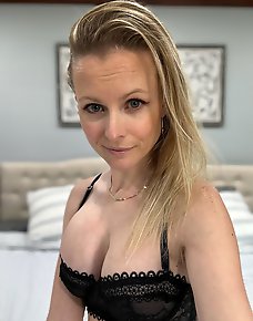 Amateur MILF Private Pics