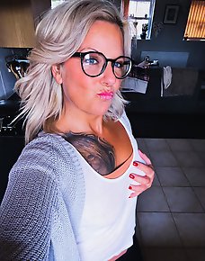 Amateur MILF Private Pics