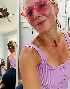 Amateur MILF Private Pics