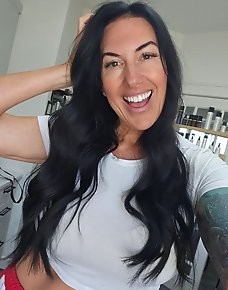 Amateur MILF Private Pics