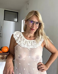 Amateur MILF Private Pics