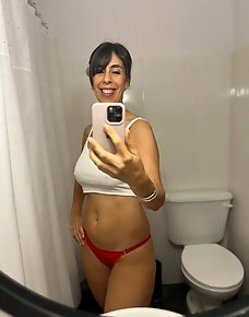 Amateur MILF Private Pics