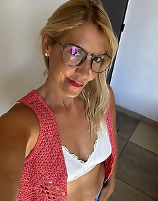 Amateur MILF Private Pics