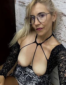 Amateur MILF Private Pics