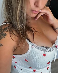 Amateur MILF Private Pics