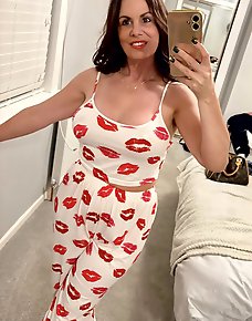 Amateur MILF Private Pics