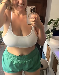 Amateur MILF Private Pics