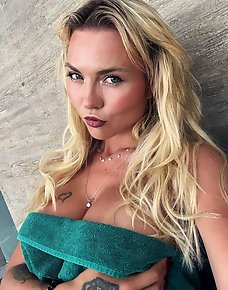 Amateur MILF Private Pics