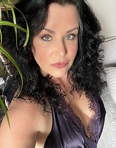 Amateur MILF Private Pics