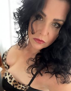 Amateur MILF Private Pics