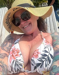 Amateur MILF Private Pics