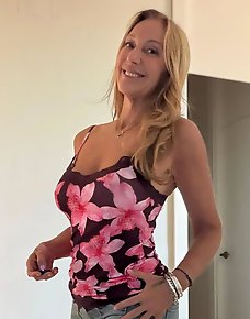 Amateur MILF Private Pics