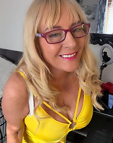 Amateur MILF Private Pics