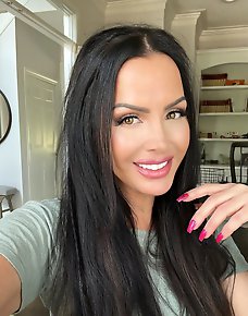 Amateur MILF Private Pics