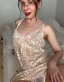 Amateur MILF Private Pics