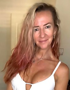 Amateur MILF Private Pics