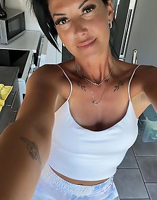 Amateur MILF Private Pics