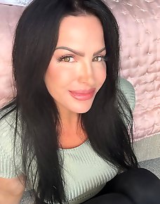 Amateur MILF Private Pics