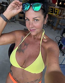Amateur MILF Private Pics