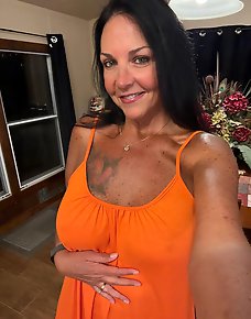 Amateur MILF Private Pics