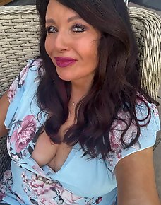 Amateur MILF Private Pics