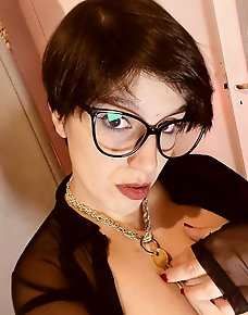 Amateur MILF Private Pics