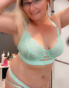 Amateur MILF Private Pics